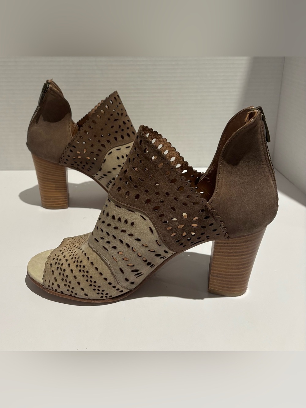 RON WHITE Laser Cut Leather Open Toe Bootie Size EU 39 US 8.5 Made In Italy